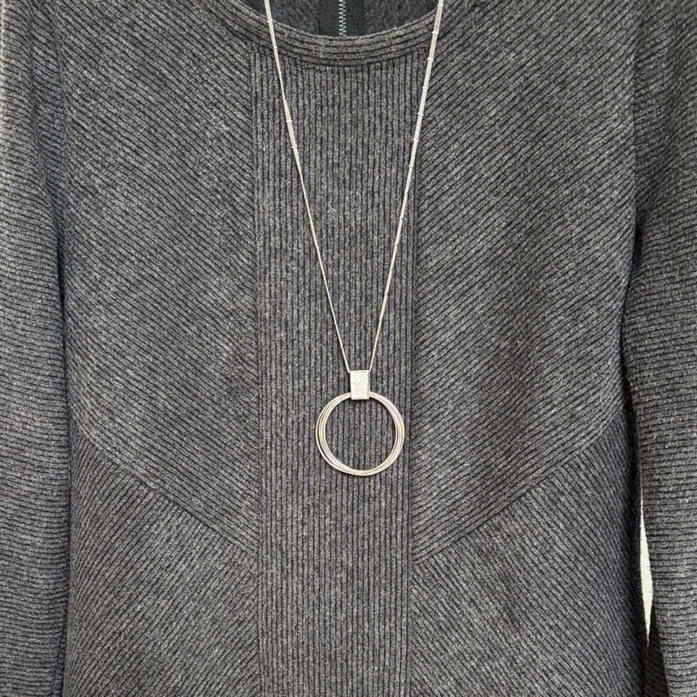 Elegant Long Sleeved Gray Dress - Picture 4 of 7